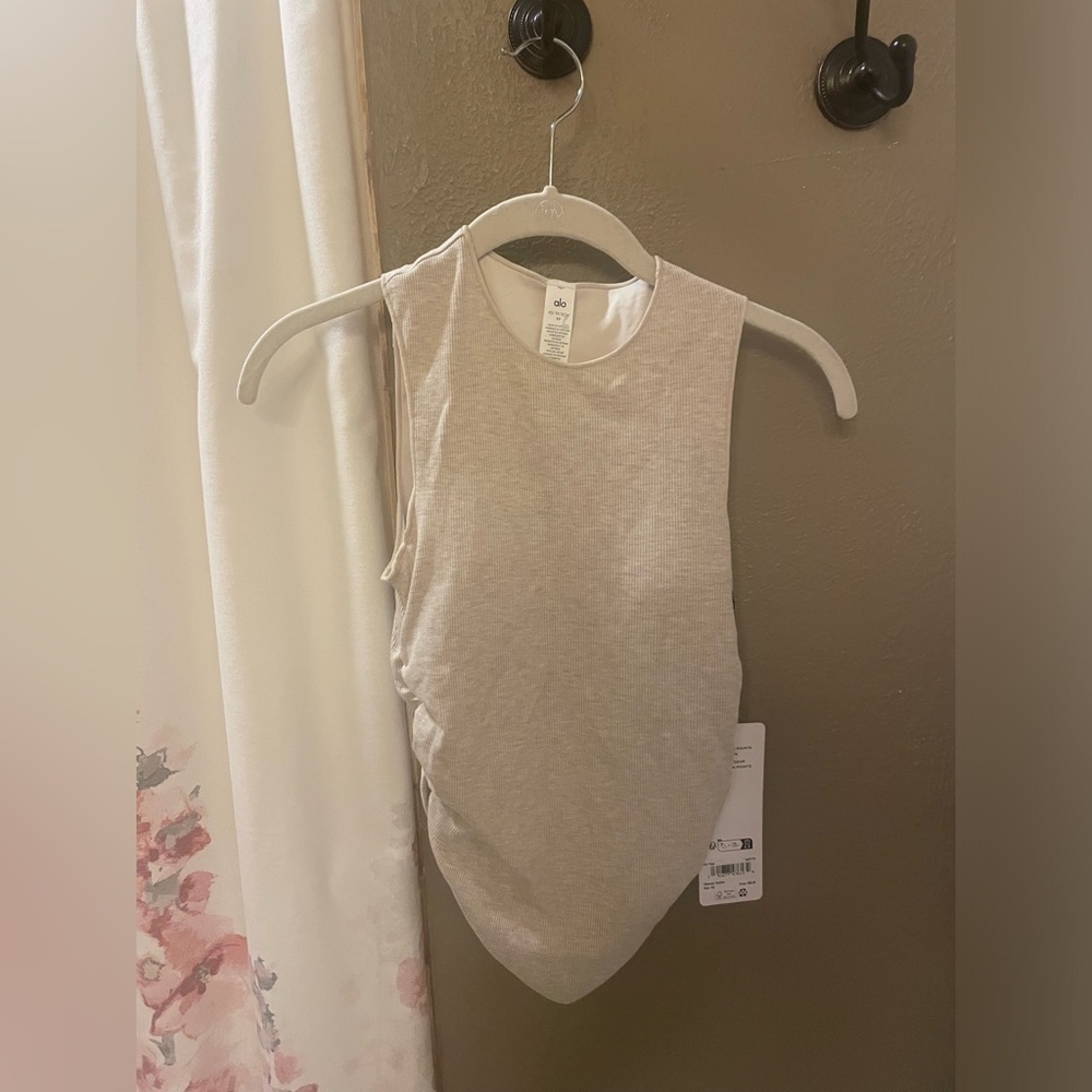 ALO Yoga Ribbed En Pointe Tank Limited: Oatmeal Heather XS NWT - Picture 5 of 7